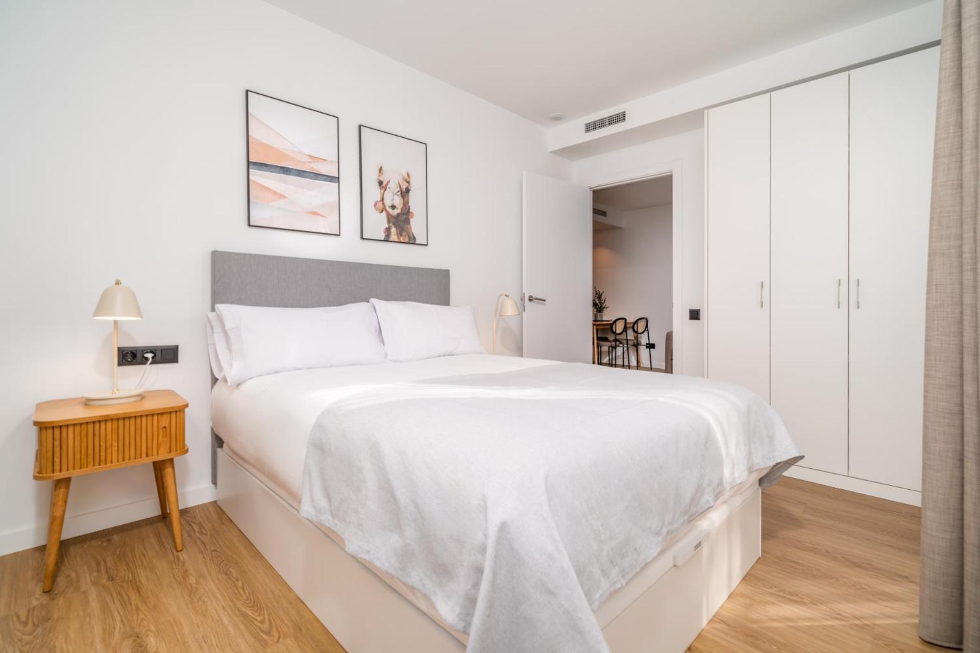 Limehome Barcelona Placa Pirineus L'Hospitalet de Llobregat Extérieur photo