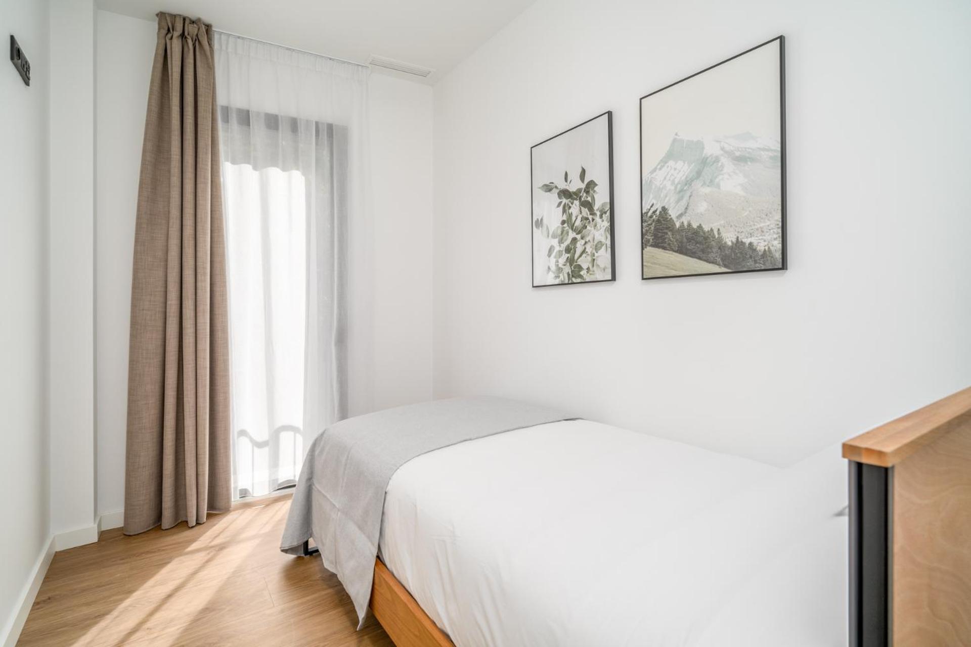 Limehome Barcelona Placa Pirineus L'Hospitalet de Llobregat Extérieur photo