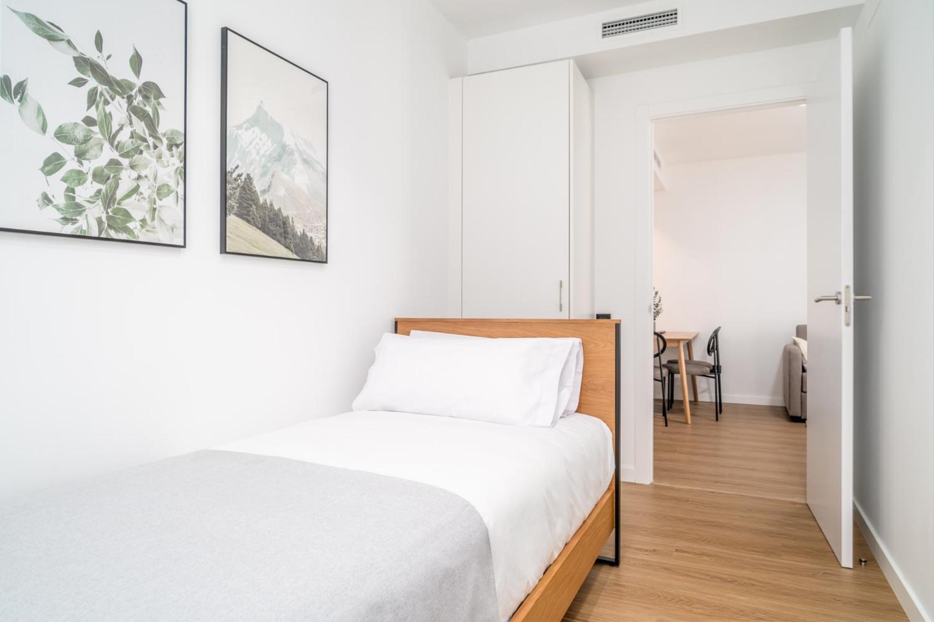 Limehome Barcelona Placa Pirineus L'Hospitalet de Llobregat Extérieur photo