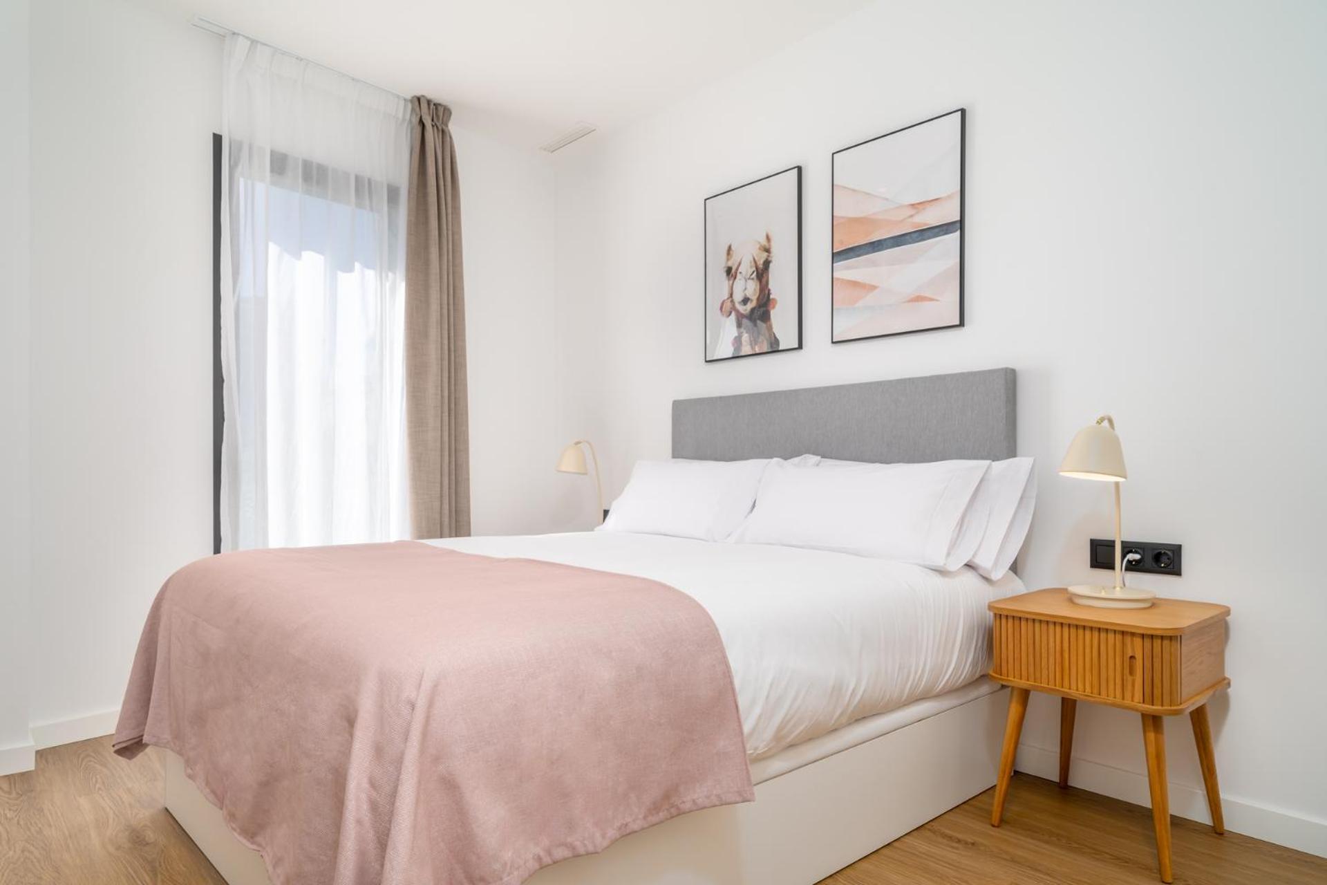 Limehome Barcelona Placa Pirineus L'Hospitalet de Llobregat Extérieur photo
