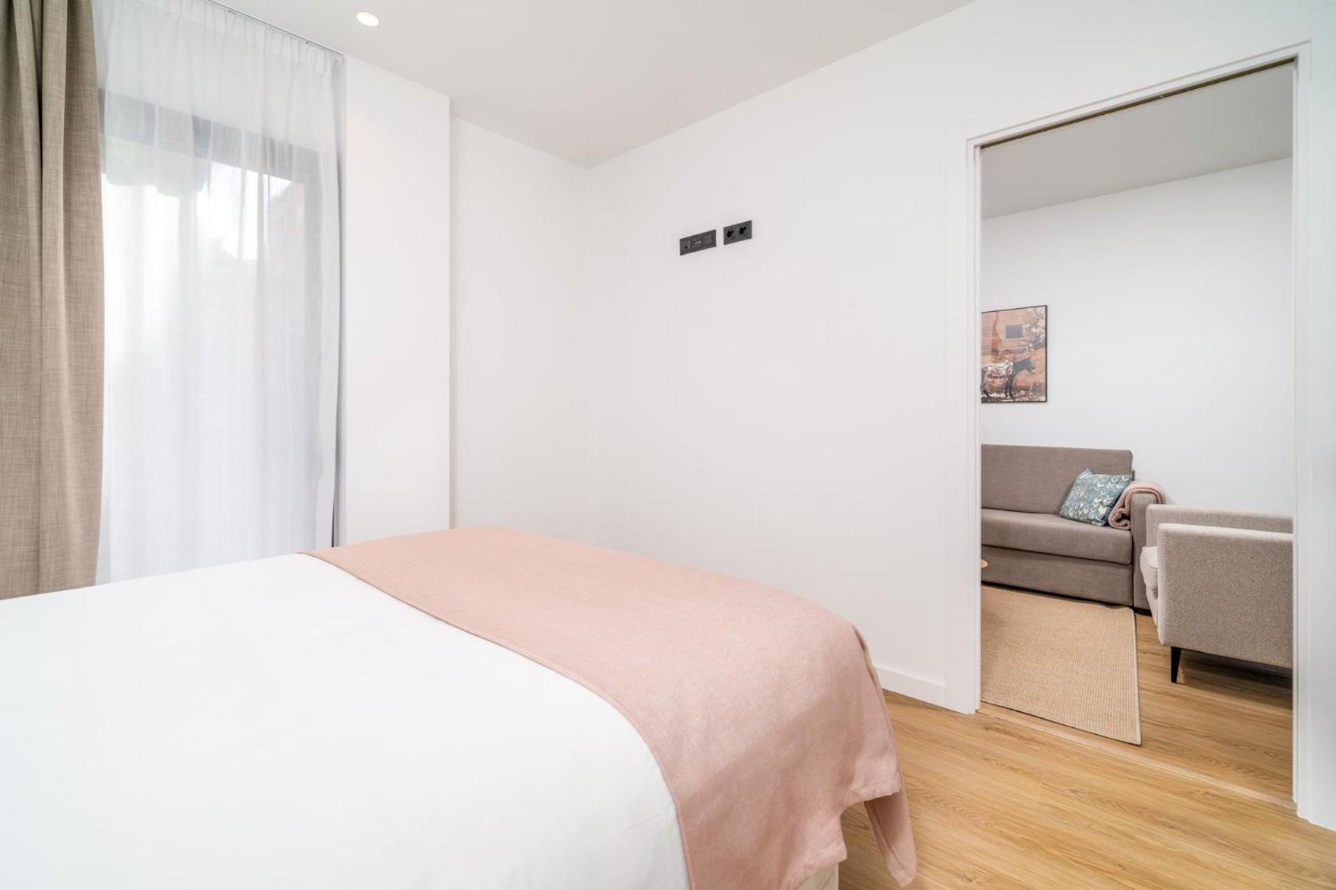 Limehome Barcelona Placa Pirineus L'Hospitalet de Llobregat Extérieur photo