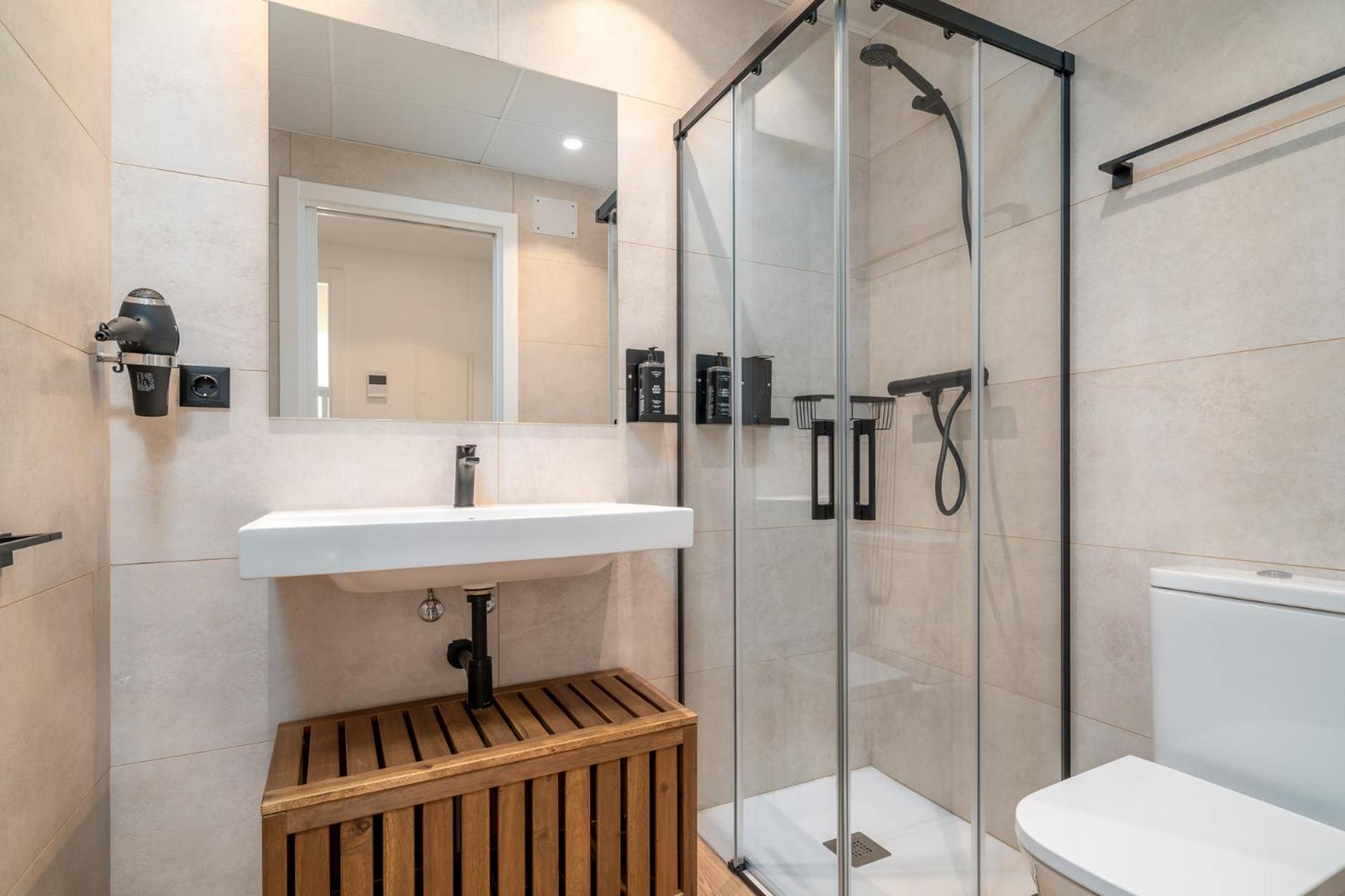 Limehome Barcelona Placa Pirineus L'Hospitalet de Llobregat Extérieur photo
