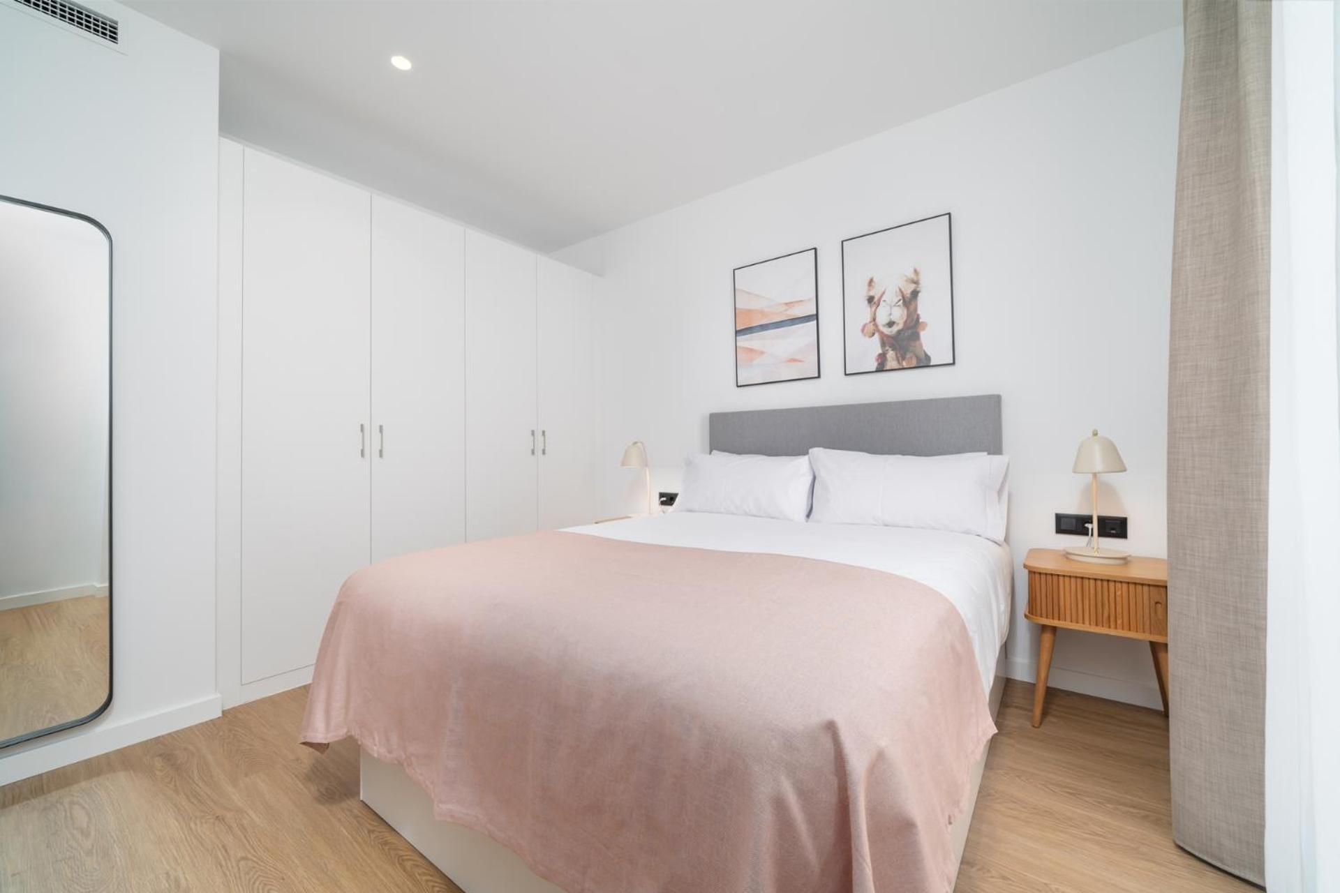 Limehome Barcelona Placa Pirineus L'Hospitalet de Llobregat Extérieur photo