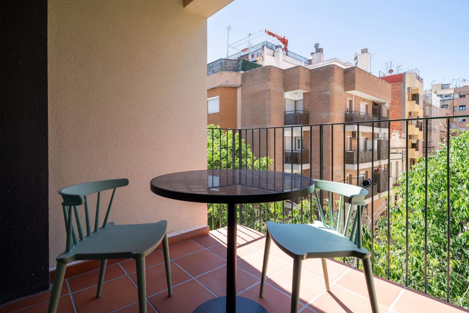 Limehome Barcelona Placa Pirineus L'Hospitalet de Llobregat Extérieur photo