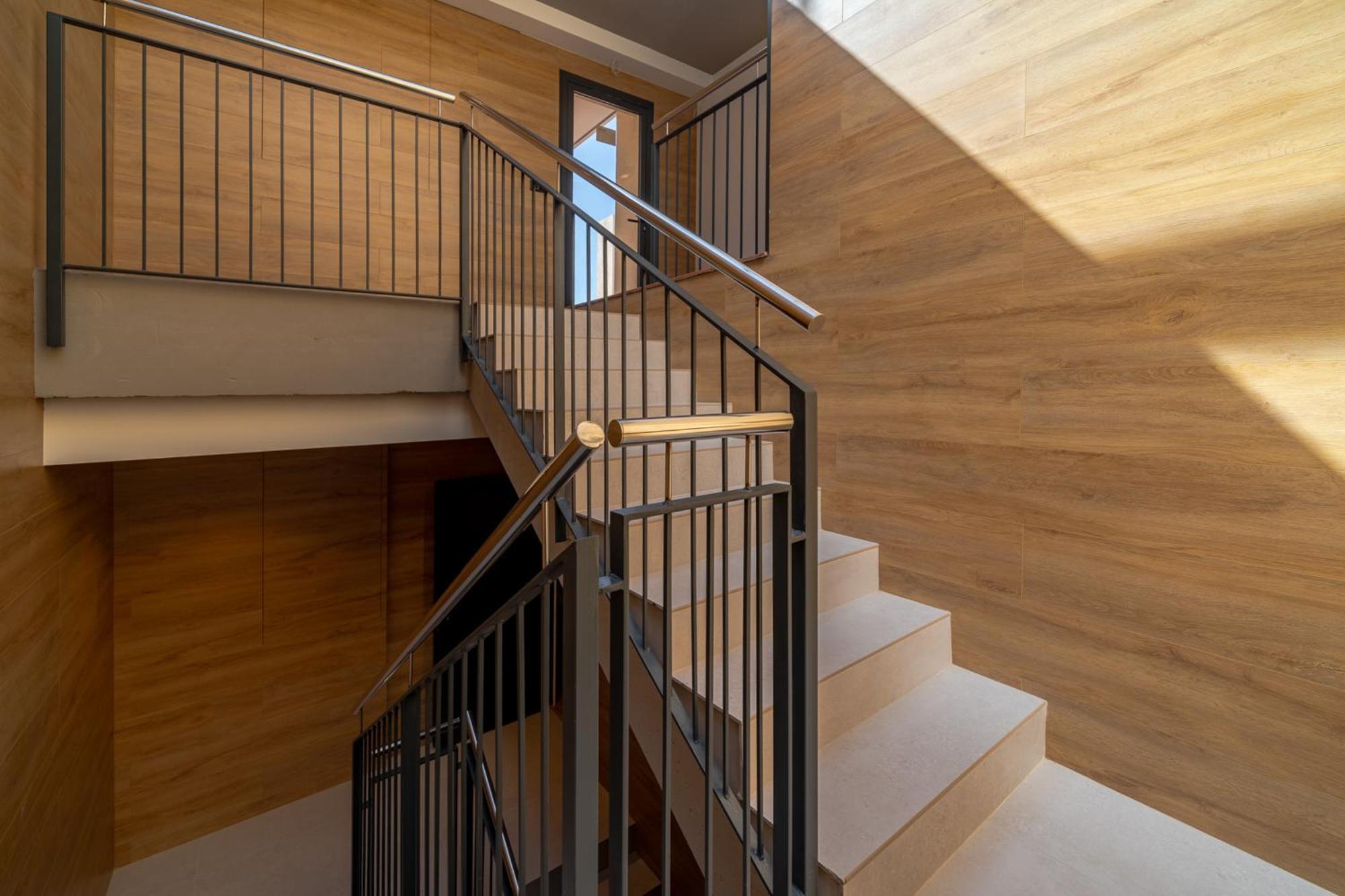 Limehome Barcelona Placa Pirineus L'Hospitalet de Llobregat Extérieur photo