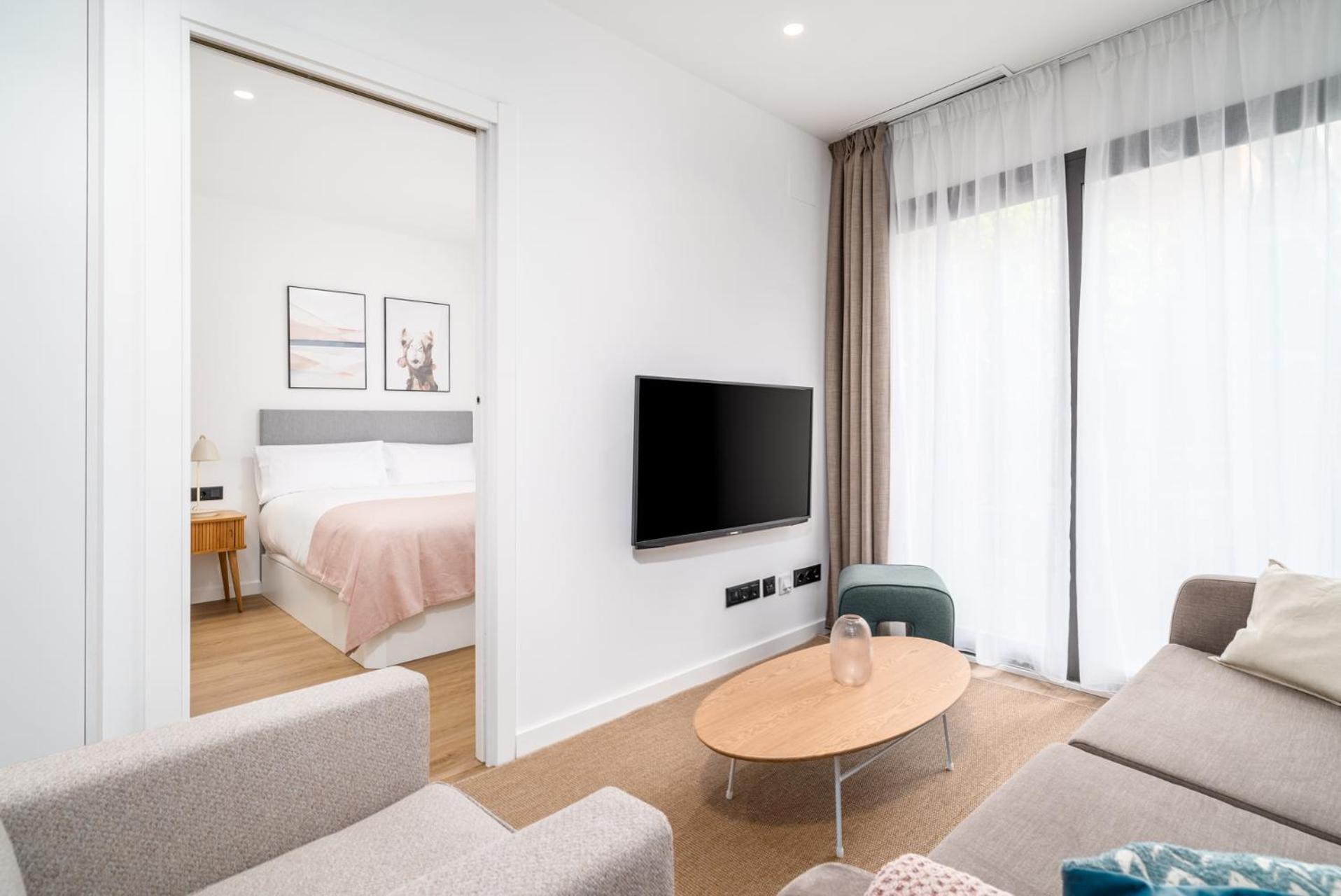 Limehome Barcelona Placa Pirineus L'Hospitalet de Llobregat Extérieur photo