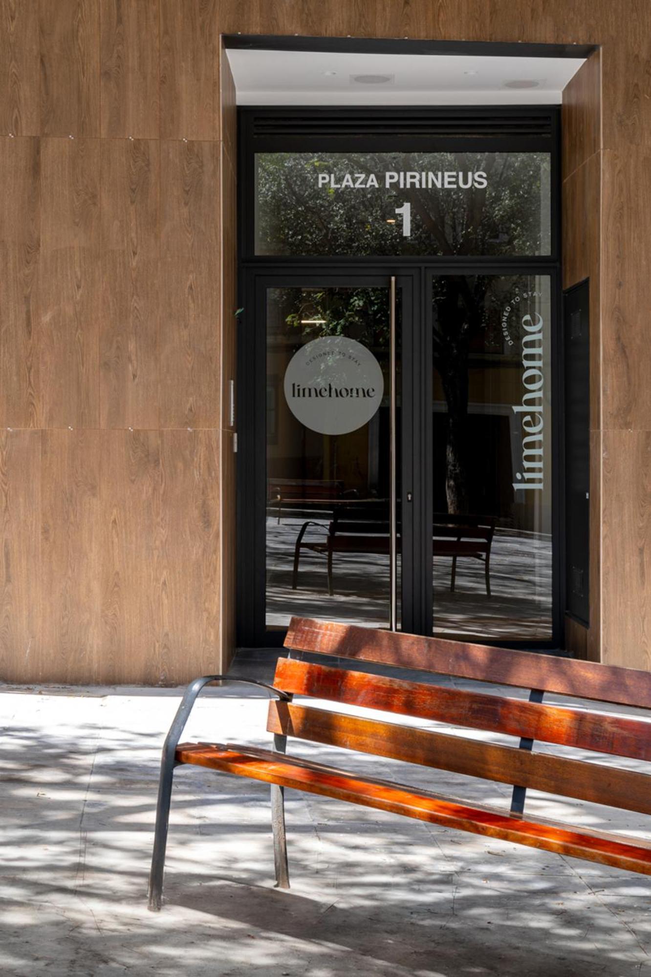 Limehome Barcelona Placa Pirineus L'Hospitalet de Llobregat Extérieur photo