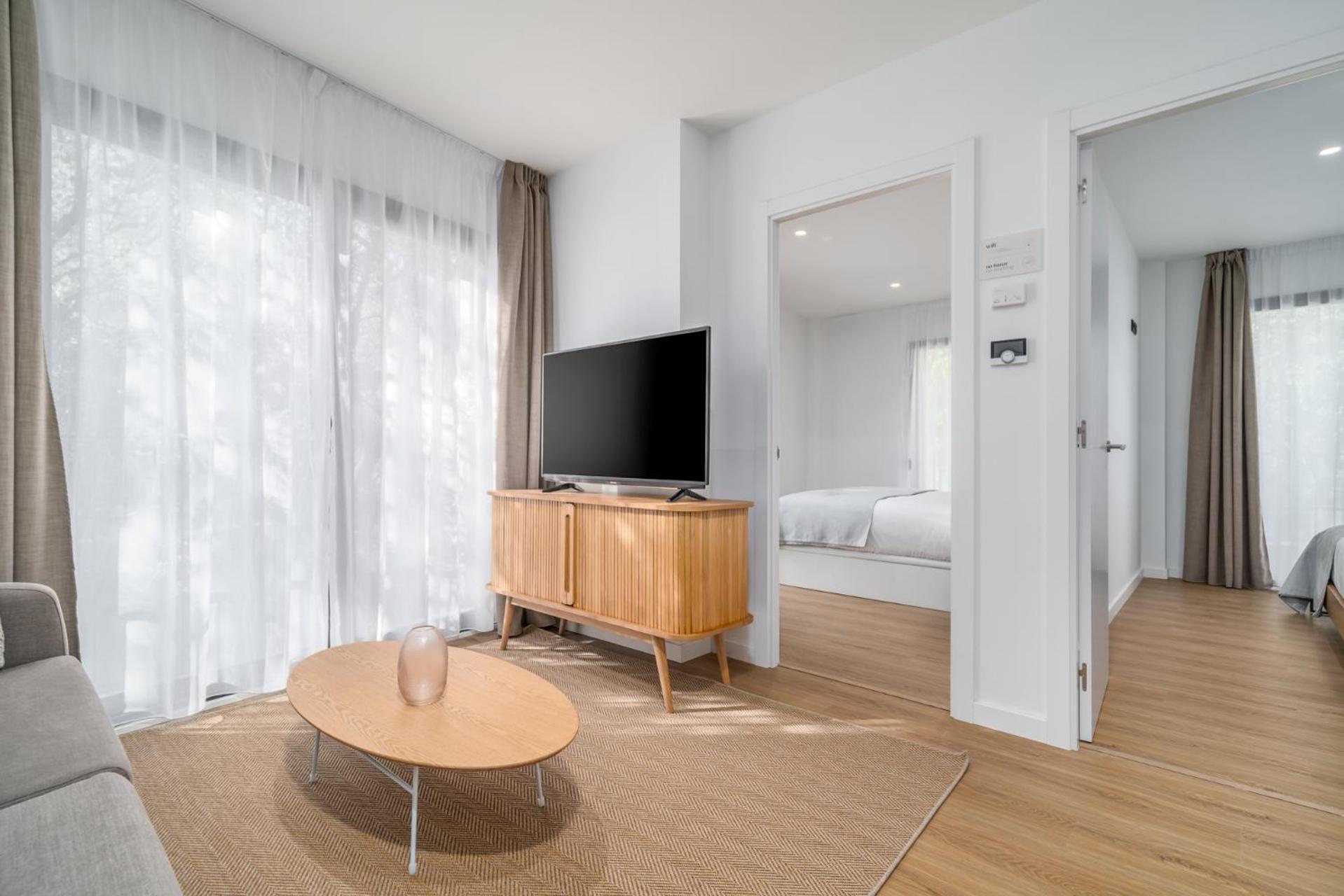 Limehome Barcelona Placa Pirineus L'Hospitalet de Llobregat Extérieur photo