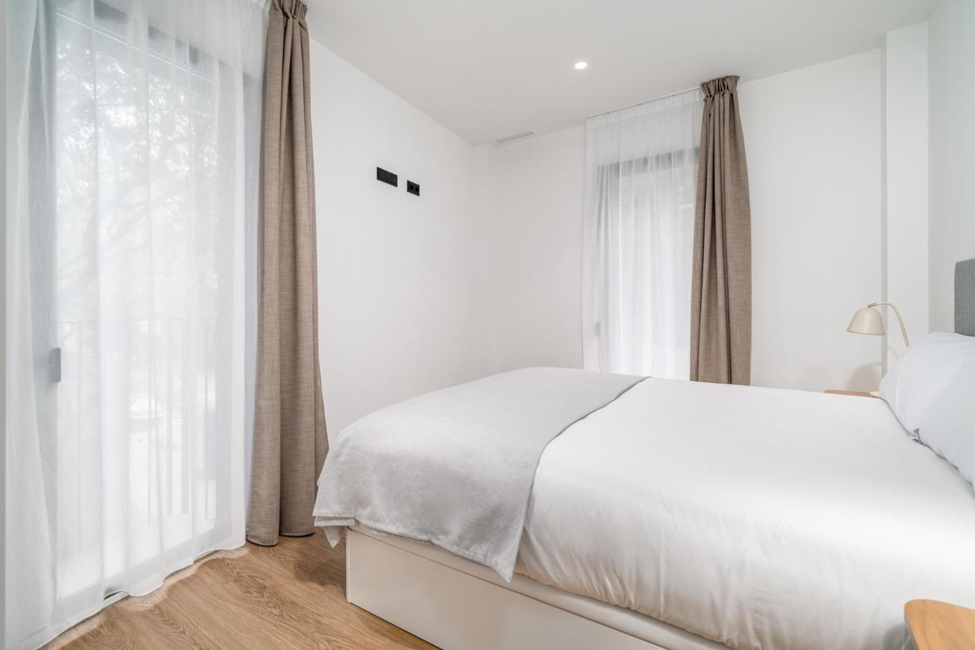 Limehome Barcelona Placa Pirineus L'Hospitalet de Llobregat Extérieur photo